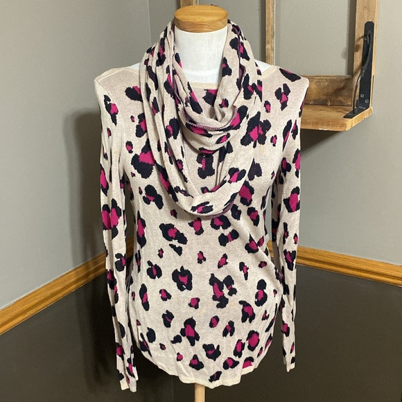 Chico’s tan, Fuschia, & black animal print sweater with matching scarf size XS - Picture 1 of 8